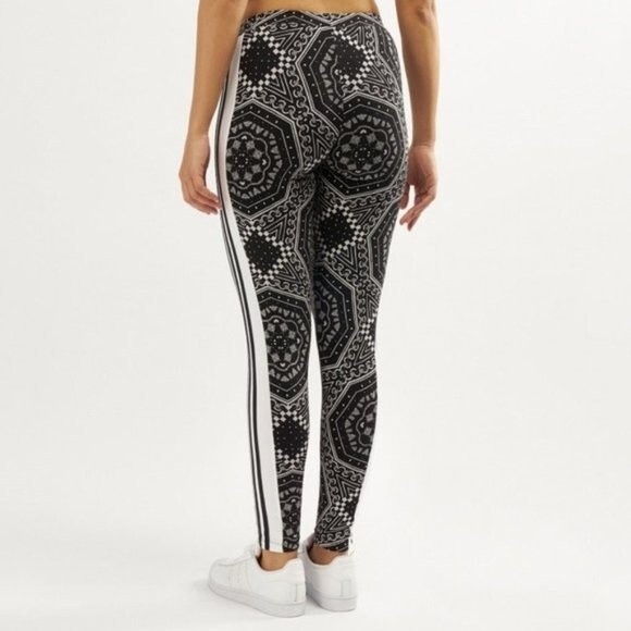 Adidas Originals 3 Stripe Outfit Set NWT Size Small - Picture 7 of 11